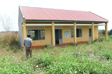 Bỏ hoang phòng học hàng trăm triệu đồng