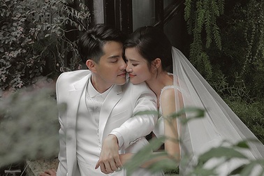 Đông Nhi - Ông Cao Thắng khoe ảnh cưới ngọt ngào