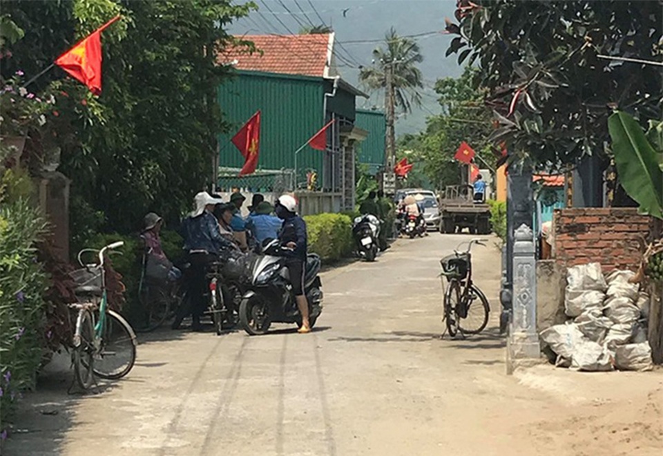 Khám nghiệm hiện trường sự việc cháu bé 18 tháng tuổi tử vong bất thường - 1 Khám nghiệm hiện trường sự việc cháu bé 18 tháng tuổi tử vong bất thường - 1