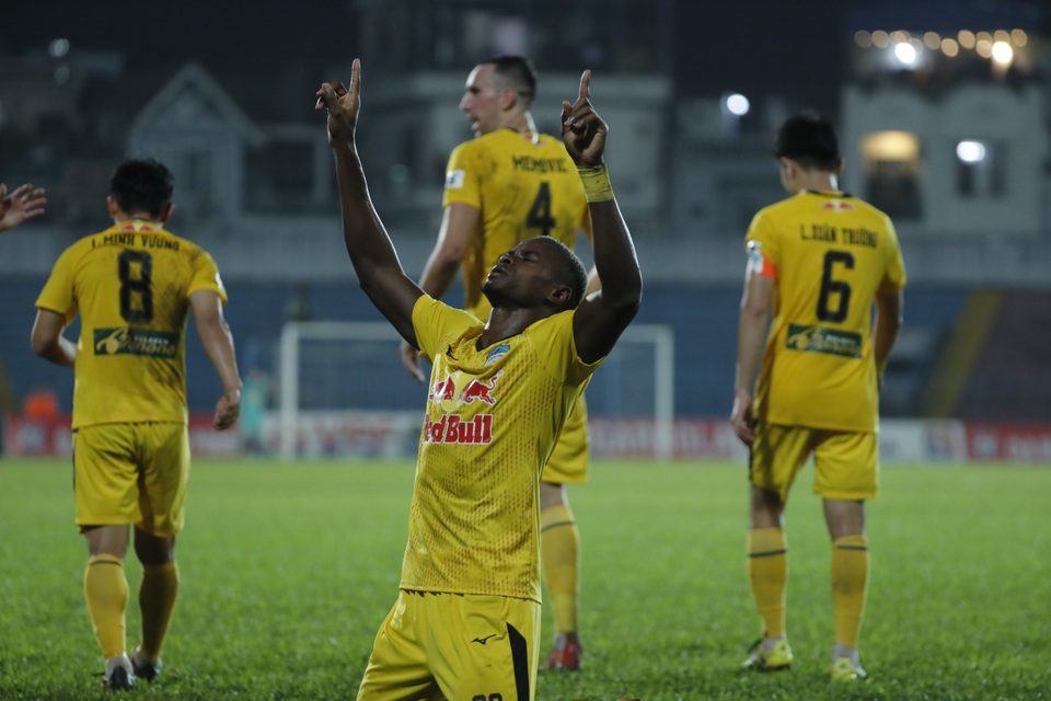 Hải Phòng 0-2 HA Gia Lai: Công Phượng im tiếng, Văn Toàn đặt dấu ấn - 4 Hải Phòng 0-2 HA Gia Lai: Công Phượng im tiếng, Văn Toàn đặt dấu ấn - 4
