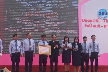 Trường ĐH Sài Gòn nhận Huân chương Lao động trong lễ tri ân nhà giáo