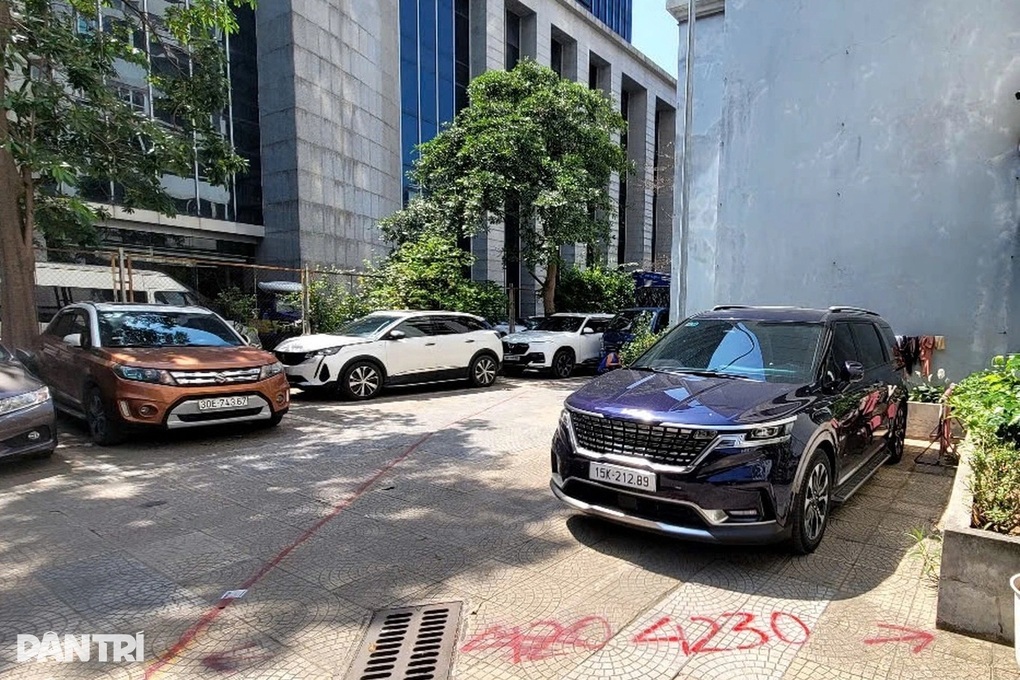 Tòa sắp xử vụ “đường cong mềm mại” lách giữa 2 tòa chung cư ở Hà Nội - 1 Tòa sắp xử vụ “đường cong mềm mại” lách giữa 2 tòa chung cư ở Hà Nội - 1