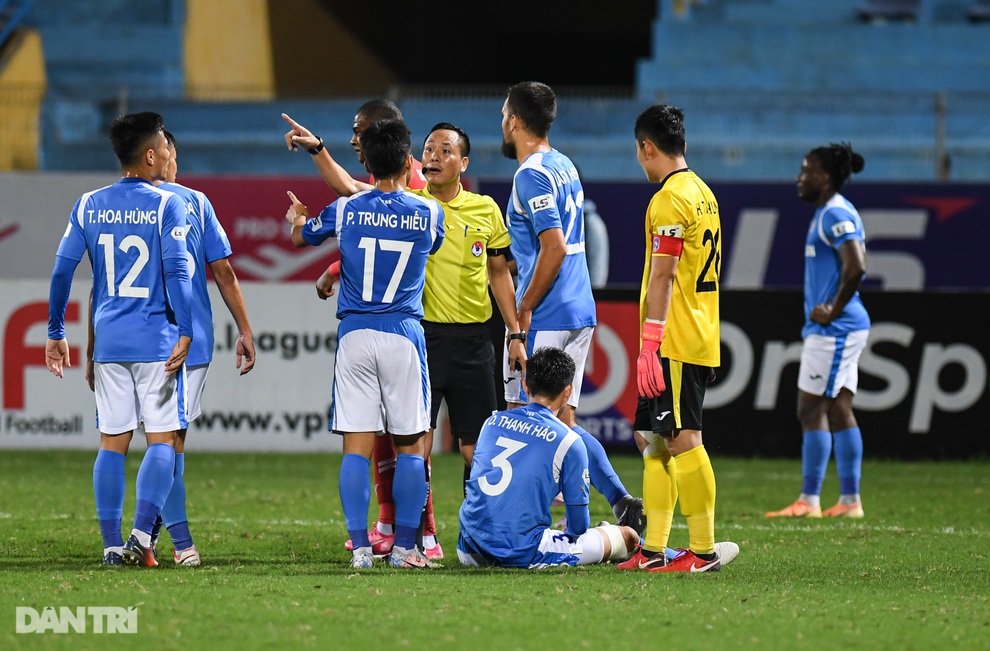 V-League 2021 dừng, hàng trăm cầu thủ thất nghiệp, làm đủ nghề để sống - 2 V-League 2021 dừng, hàng trăm cầu thủ thất nghiệp, làm đủ nghề để sống - 2
