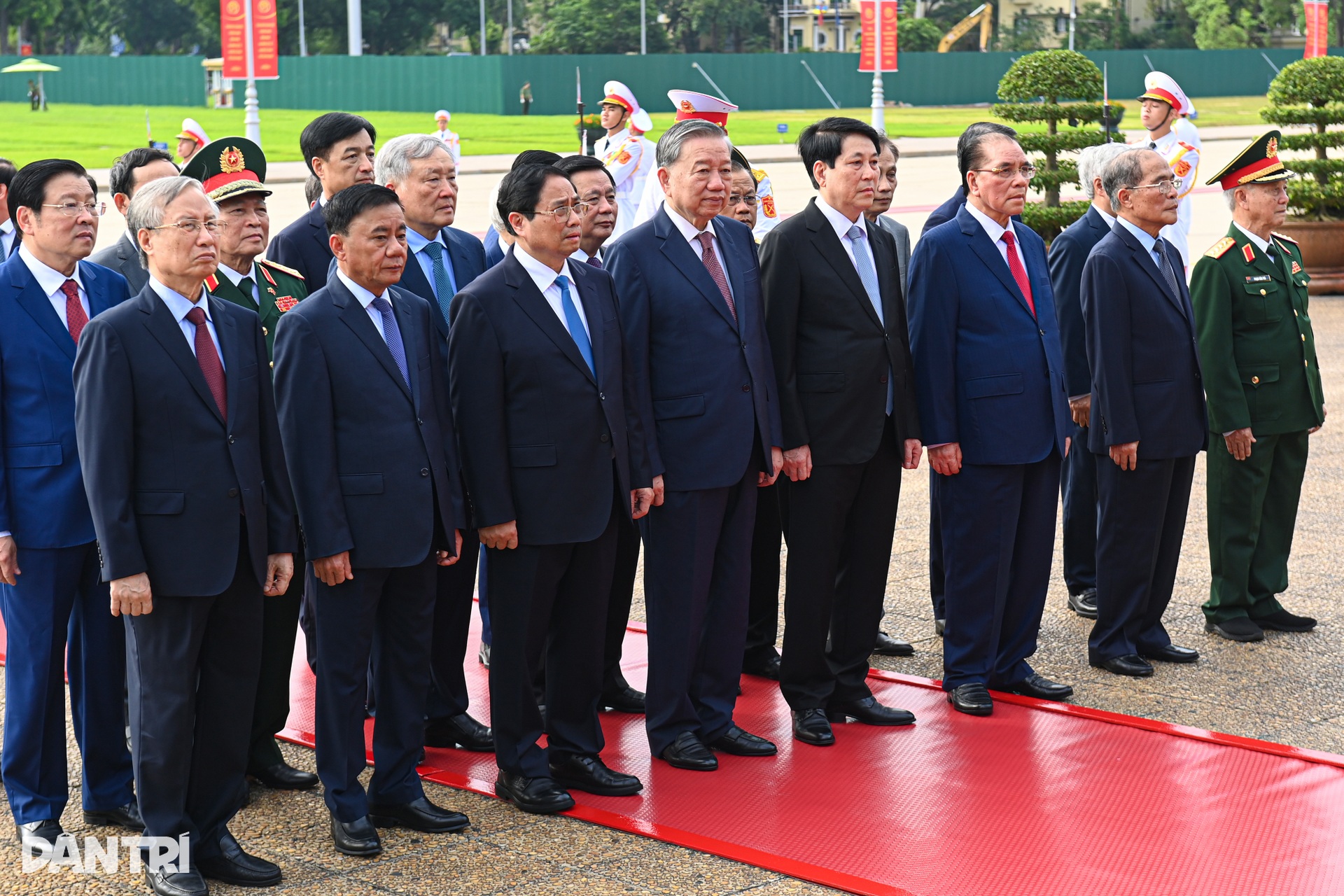 Lãnh đạo Đảng, Nhà nước đặt vòng hoa, viếng Lăng Chủ tịch Hồ Chí Minh - 2 Lãnh đạo Đảng, Nhà nước đặt vòng hoa, viếng Lăng Chủ tịch Hồ Chí Minh - 2