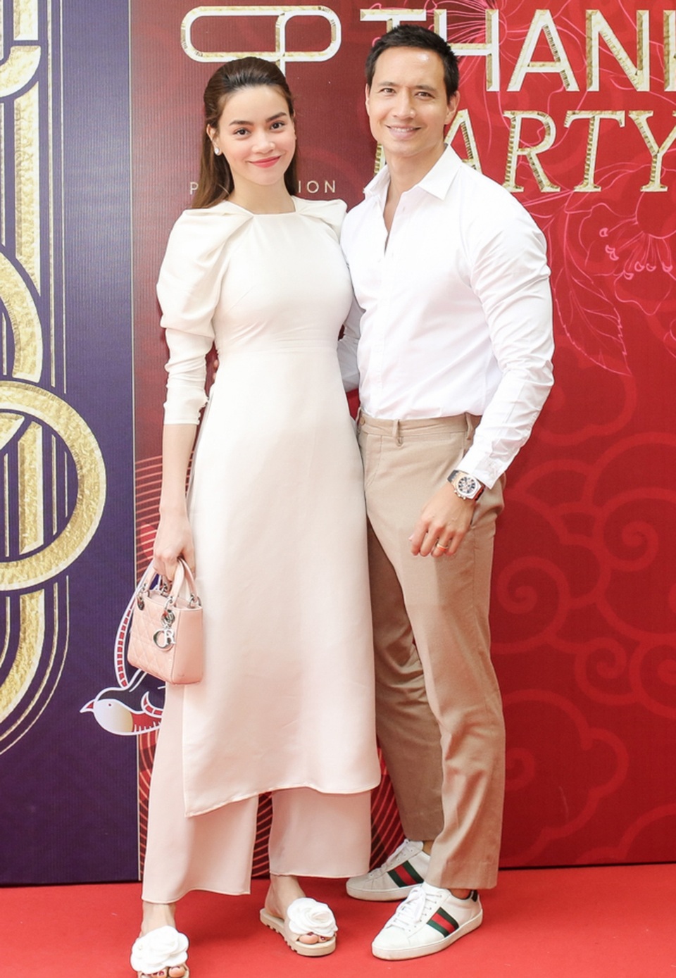 Hồ Ngọc Hà ngại ngùng khi hát lô tô cùng đoàn nghệ sĩ chuyên nghiệp - 1 Hồ Ngọc Hà ngại ngùng khi hát lô tô cùng đoàn nghệ sĩ chuyên nghiệp - 1