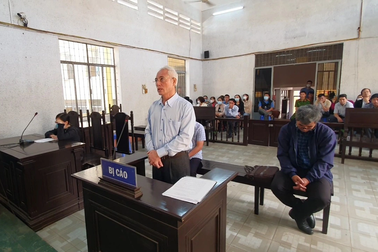 Nguyên hiệu trưởng "bắt tay" kế toán lập khống 20 hồ sơ trước khi nghỉ hưu