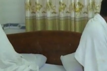 Chủ tiệm hớt tóc môi giới mua bán dâm giữa dịch bệnh Covid-19