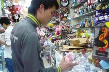 Giới trẻ “sốt sắng” chuẩn bị ngày Tình nhân 