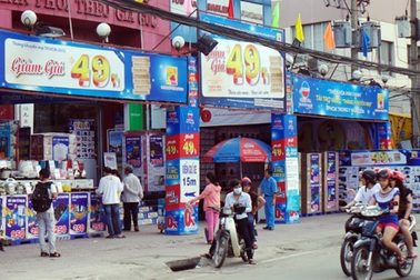 Chen chân "săn" hàng khuyến mãi dịp lễ 2/9