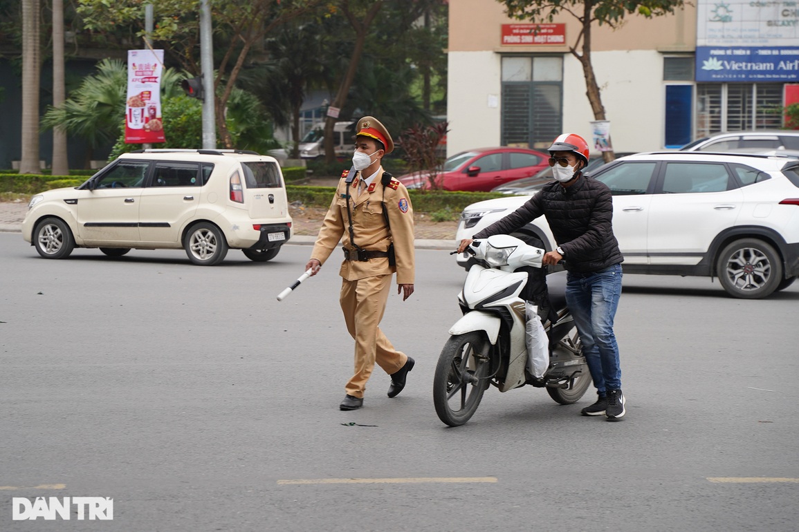 Ma men ở Hà Nội bị xử phạt vì vui miệng làm vài chén ngày cúng ông Táo - 1 Ma men ở Hà Nội bị xử phạt vì vui miệng làm vài chén ngày cúng ông Táo - 1