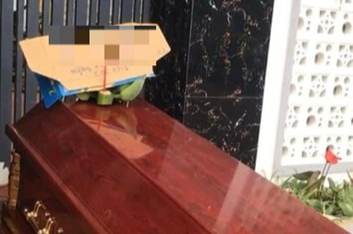 Mang quan tài, mở nhạc đám ma trước nhà chủ hụi để đòi nợ cả chục tỷ đồng - 1