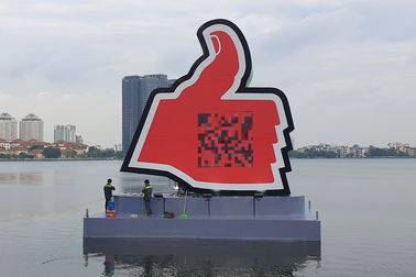 Xôn xao biểu tượng check-in khó hiểu ở hồ Tây