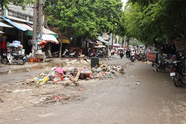 Hình ảnh TP Lạng Sơn ngập bùn rác sau cơn lũ kinh hoàng