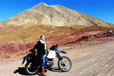 Người phụ nữ Anh một mình lái xe máy du lịch khắp Iran