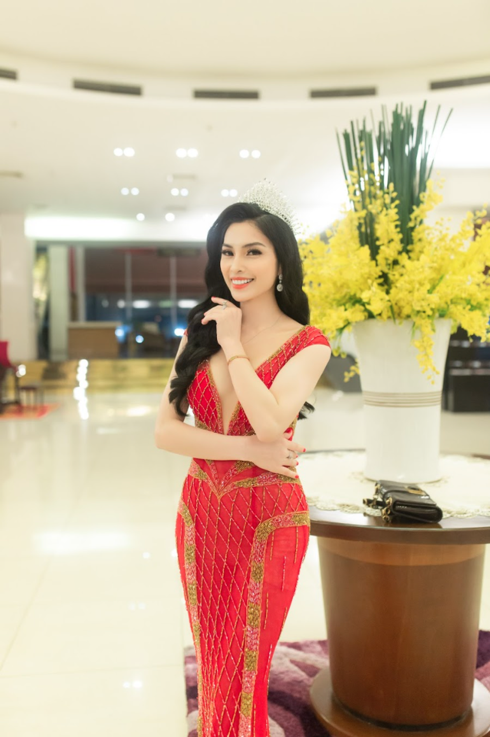 MC Kim Huyền Sâm đẹp gợi cảm bên thí sinh Đại sứ du lịch Quảng Trị - 1 MC Kim Huyền Sâm đẹp gợi cảm bên thí sinh Đại sứ du lịch Quảng Trị - 1