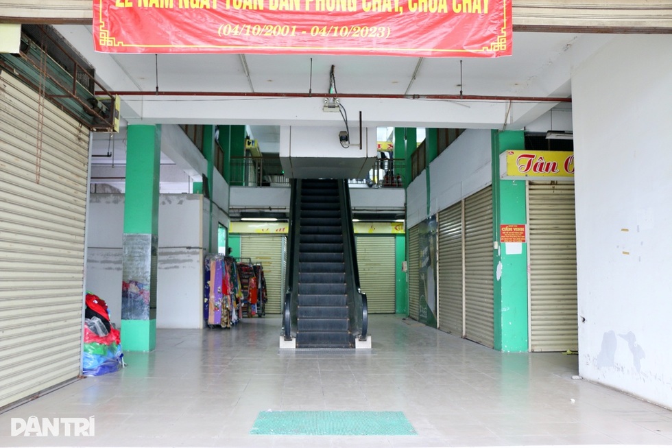 Hàng loạt quán vị trí đắc địa, trung tâm thương mại sầm uất ế khách - 4 Hàng loạt quán vị trí đắc địa, trung tâm thương mại sầm uất ế khách - 4