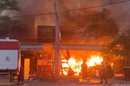 Quán ăn ở Hải Phòng bốc cháy sau tiếng nổ lớn