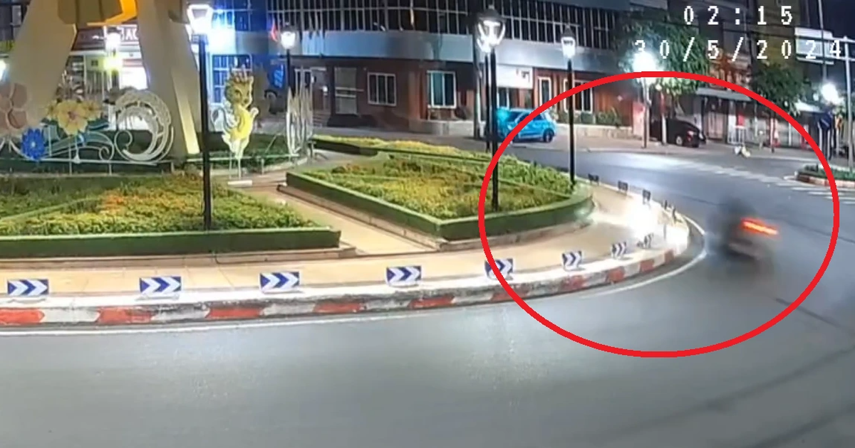 Nổi bật tuần qua: Thanh niên lao vào vòng xuyến vì phóng mô-tô tốc độ cao
