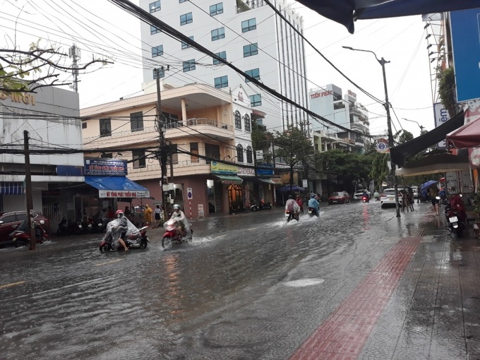 Thành phố thông báo cho học sinh nghỉ học ngày 16/10 để phòng tránh mưa lớn, ngập lụt.