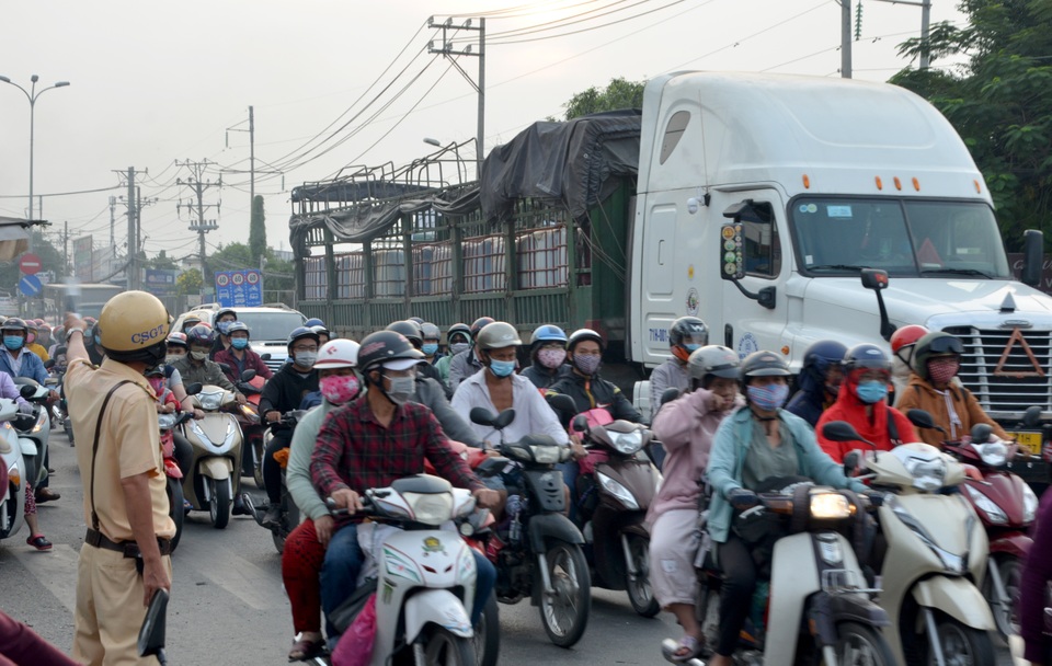 Giao thông cửa ngõ Sài Gòn đông nhưng không tắc - 1 Giao thông cửa ngõ Sài Gòn đông nhưng không tắc - 1