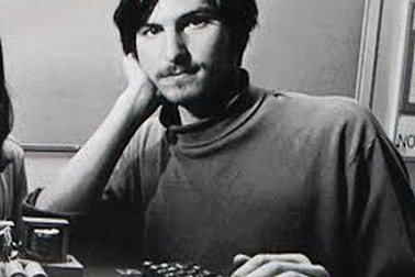 Đơn xin việc đầu tiên của Steve Jobs được bán với giá gần 4 tỷ đồng