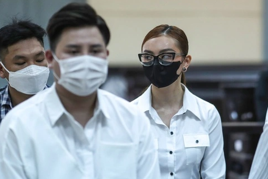 Nhiều sản phẩm nghi giả, nhái trong cửa hàng thời trang Trang Nemo - 3 Nhiều sản phẩm nghi giả, nhái trong cửa hàng thời trang Trang Nemo - 3