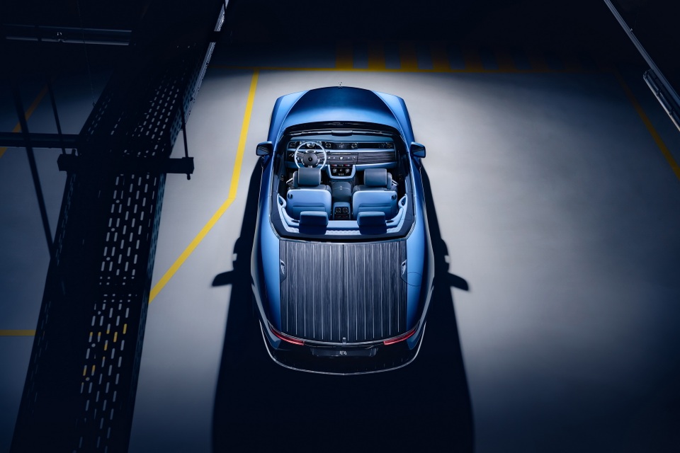 Cận cảnh siêu phẩm mới giá 28 triệu USD của Rolls-Royce - 4 Cận cảnh siêu phẩm mới giá 28 triệu USD của Rolls-Royce - 4