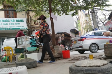 Hà Nội: Nhiều quán trà đá vỉa hè "mọc" trở lại bất chấp lệnh cấm