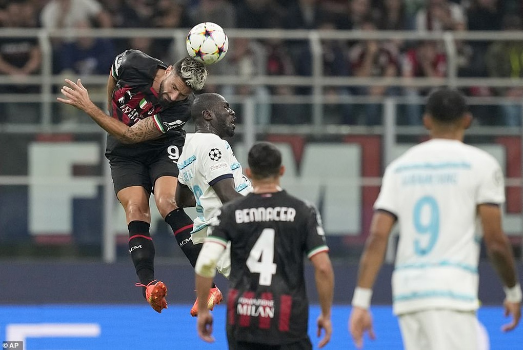 Thắng dễ 10 người của AC Milan, Chelsea vươn lên đầu bảng - 5 Thắng dễ 10 người của AC Milan, Chelsea vươn lên đầu bảng - 5