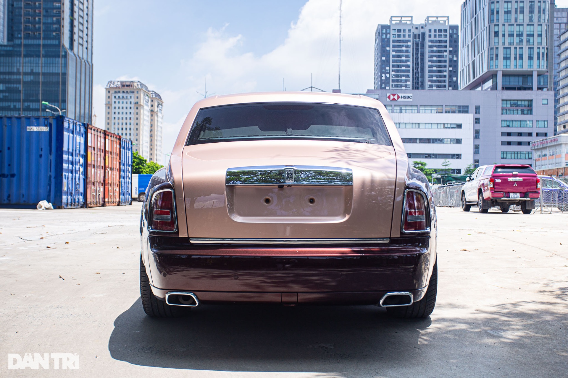 Cận cảnh Rolls-Royce từng của ông Trịnh Văn Quyết, được rao giá 25 tỷ đồng - 14 Cận cảnh Rolls-Royce từng của ông Trịnh Văn Quyết, được rao giá 25 tỷ đồng - 14