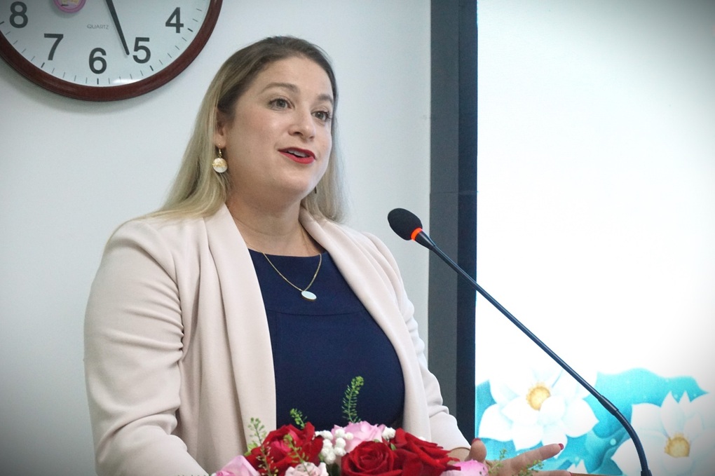 Trao tặng sách học tiếng Việt tới Đại sứ quán Hoa Kỳ tại Việt Nam - 2 Trao tặng sách học tiếng Việt tới Đại sứ quán Hoa Kỳ tại Việt Nam - 2