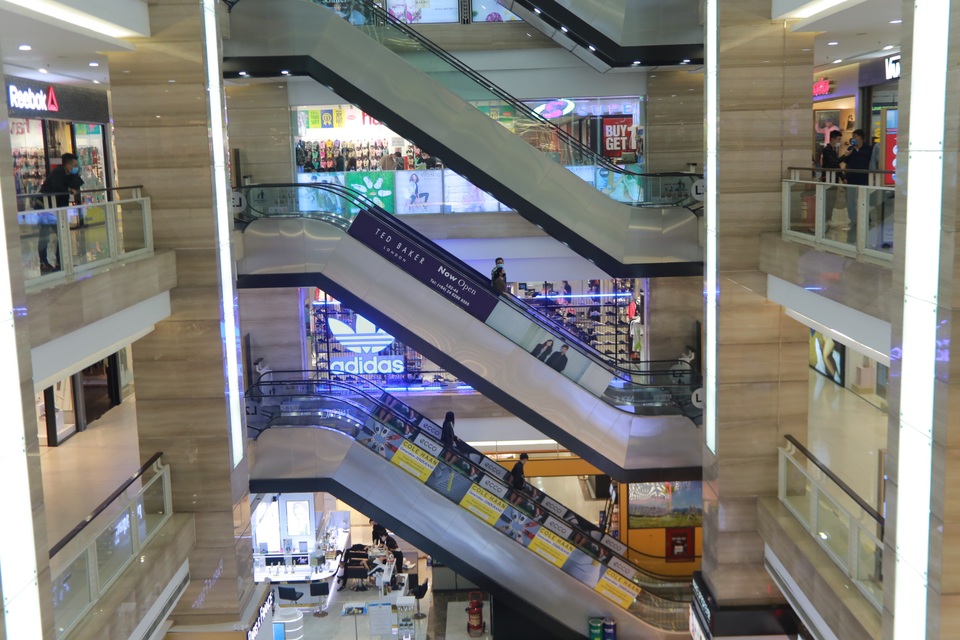 Hà Nội: Trung tâm thương mại vắng khách như đang.... cách ly xã hội! - 13 Hà Nội: Trung tâm thương mại vắng khách như đang.... cách ly xã hội! - 13