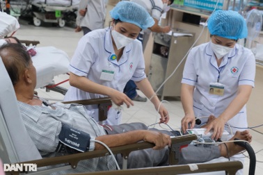 640.000 nhân viên y tế bệnh viện công chờ được tăng phụ cấp