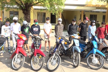 Nhóm thanh thiếu niên chơi ma túy, nhậu say rồi tổ chức đua xe