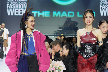 "Chị đẹp" Lynk Lee, Maitinhvi gây bất ngờ khi trở thành người mẫu