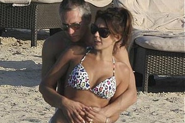 Lineker cùng người đẹp tránh Đông ở Dubai