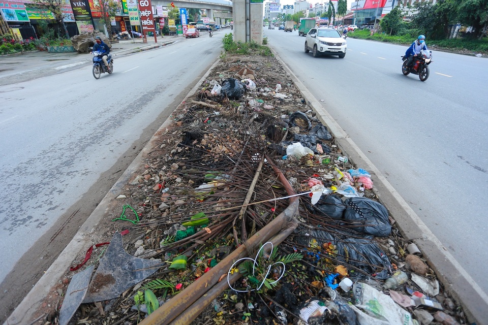 Hành lang đường sắt Cát Linh - Hà Đông thành nơi đổ rác - 3 Hành lang đường sắt Cát Linh - Hà Đông thành nơi đổ rác - 3