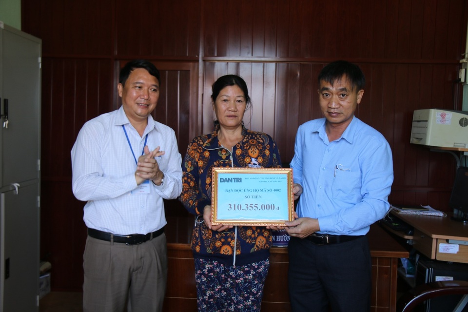 Người thân bé trai bị não úng thủy bất ngờ vì món quà lớn của bạn đọc - 1 Người thân bé trai bị não úng thủy bất ngờ vì món quà lớn của bạn đọc - 1