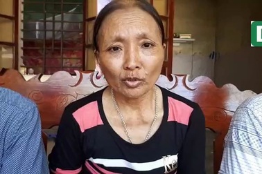 Video: Người mẹ cận kề cái chết nuôi 2 con trọng bệnh xúc động nhận hơn 62 triệu đồng của bạn đọc báo Dân trí.