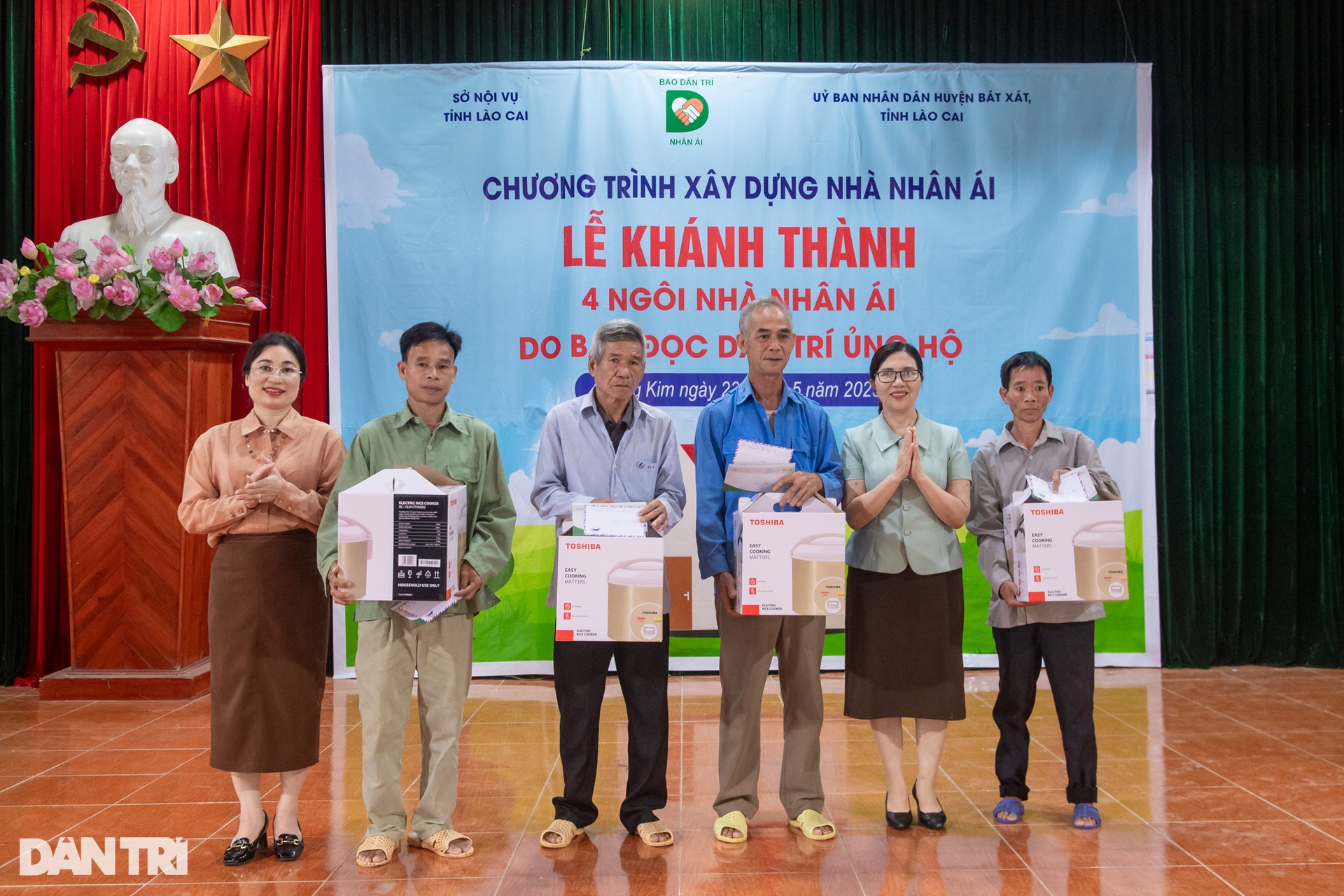 Báo Dân trí khánh thành 4 nhà Nhân ái nơi biên cương xa xôi - 15