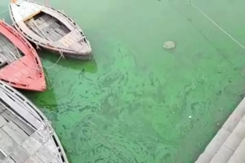 Sông Hằng chuyển màu xanh bất thường, dân Ấn Độ phát hoảng - 2 Sông Hằng chuyển màu xanh bất thường, dân Ấn Độ phát hoảng - 2