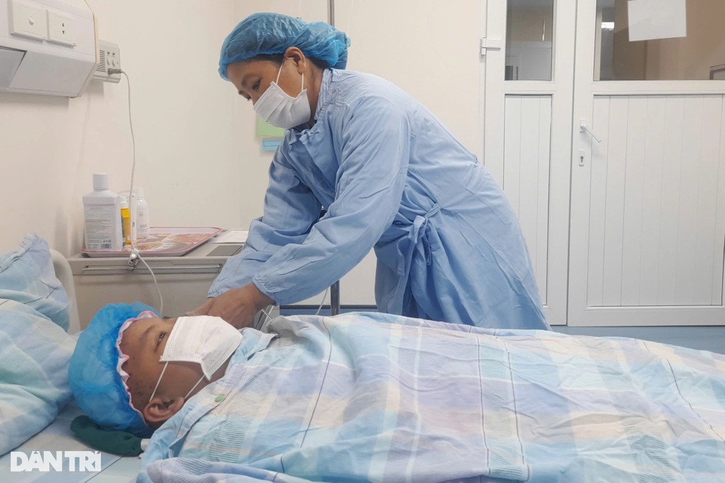 Bạn đọc giúp đỡ nữ sinh 19 tuổi mắc ung thư máu gần 600 triệu đồng - 2 Bạn đọc giúp đỡ nữ sinh 19 tuổi mắc ung thư máu gần 600 triệu đồng - 2