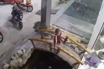 Trẻ tử vong sau 2 phút rơi vào hồ cá cảnh: Vũng nước nhỏ cũng gây chết não