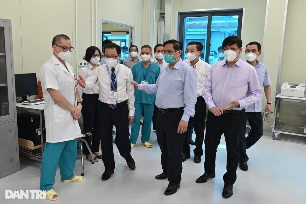 Thủ tướng thị sát Bệnh viện dã chiến điều trị Covid-19 tại Hà Nội - 1 Thủ tướng thị sát Bệnh viện dã chiến điều trị Covid-19 tại Hà Nội - 1