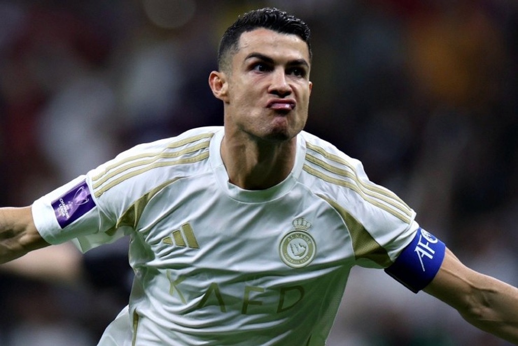 C.Ronaldo vượt mặt Messi chiếm kỷ lục, tỷ phú Elon Musk phản ứng bất ngờ - 1 C.Ronaldo vượt mặt Messi chiếm kỷ lục, tỷ phú Elon Musk phản ứng bất ngờ - 1