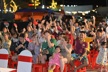 Chương trình nghệ thuật "Đêm ngàn sao Hà Tiên" thu hút nhiều du khách dịp 2/9