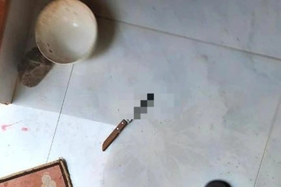 Nghi án người đàn ông vào nhà đâm chết người rồi treo cổ tự tử - 1 Nghi án người đàn ông vào nhà đâm chết người rồi treo cổ tự tử - 1