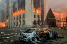 Bạo loạn "nhấn chìm" Kazakhstan, trụ sở chính phủ chìm trong biển lửa