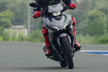 3 nguyên tắc giúp bạn lái xe tay côn an toàn