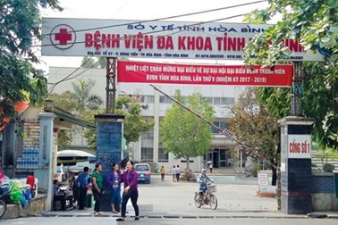 Vụ chạy thận 8 người tử vong: Lộ nhiều bản hợp đồng “có vấn đề”